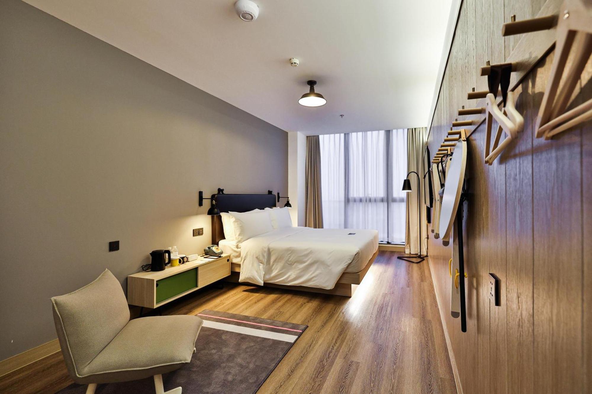 Moxy Hongqiao Necc Hotel